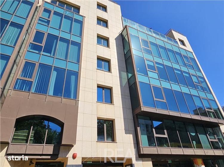 Spațiu comercial, de 821 mp, în Universitate