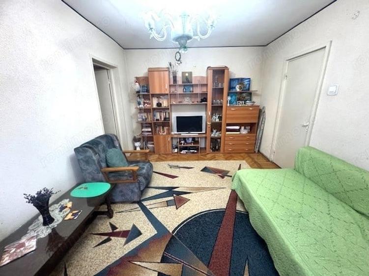 Apartament cu 3 camere semidecomandat în Central