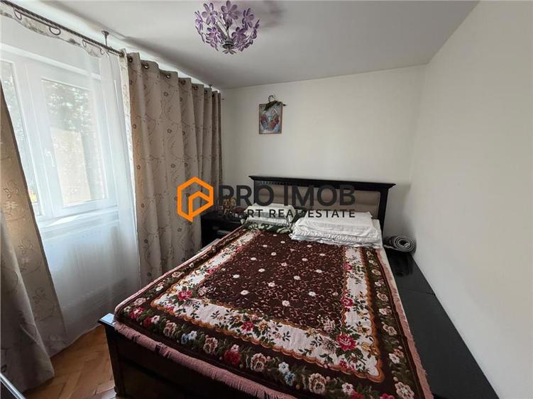 Apartament cu 4 camere semidecomandat, mobilat în Micro 5