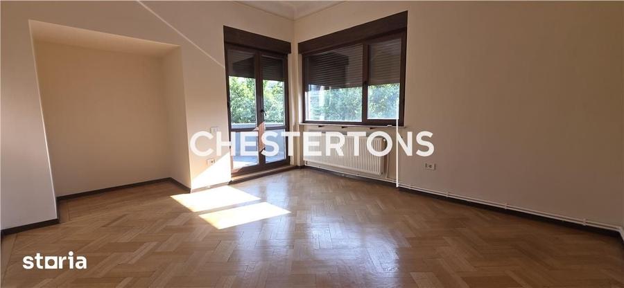 Apartament cu 5 camere decomandat în Dorobanți