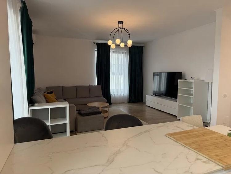Apartament cu 3 camere semidecomandat, mobilat în Pipera