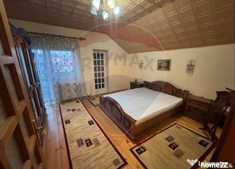 Casă cu 5 camere cu Teren 700 Mp în Grădiște