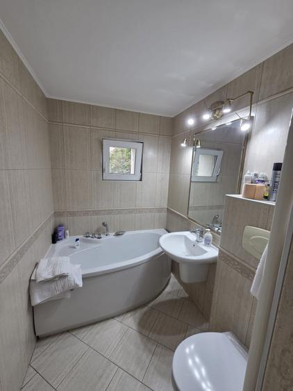 Apartament cu 3 camere decomandat, mobilat în Zorilor