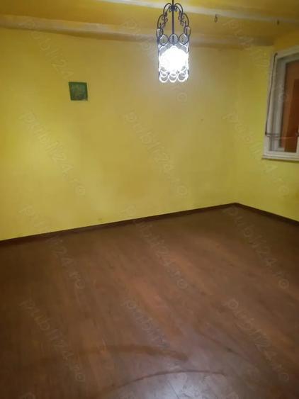Casă cu 2 camere cu Teren 1200 Mp în Central