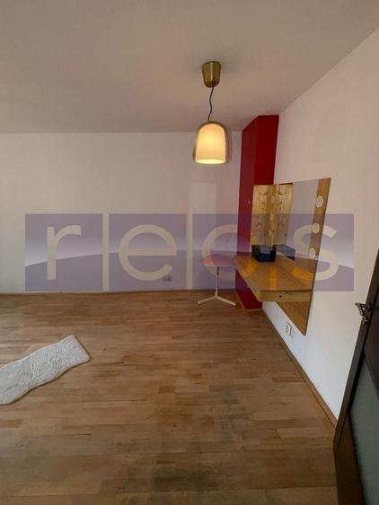 Apartament cu 4 camere decomandat, mobilat în Crângași