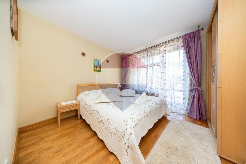 Casă individuală cu 11 camere cu Teren 1300 Mp în Schei