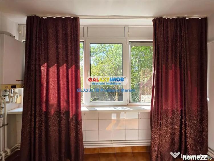 Apartament cu 3 camere decomandat, mobilat în Păcii