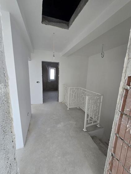 Duplex cu 5 camere cu Canalizare în Giroc