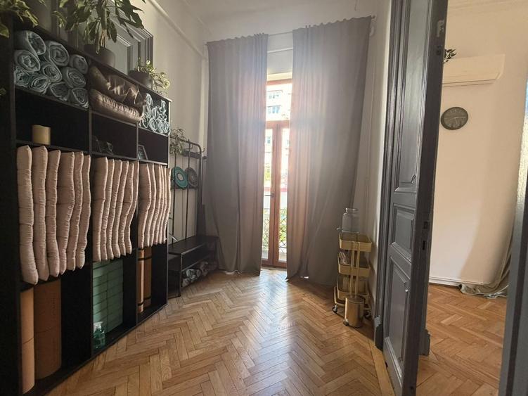 Apartament cu 5 camere semidecomandat în Armeneasca