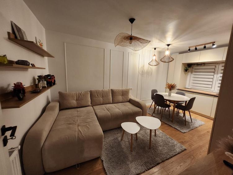 Apartament cu 3 camere decomandat în Noua