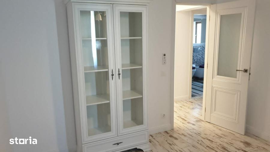 Casă cu 5 camere cu Teren 250 Mp în 1 Decembrie