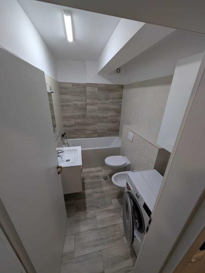 Apartament cu 2 camere semidecomandat în Valea Adâncă