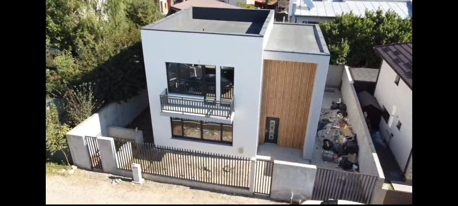 Casă cu 4 camere în Exterior Vest