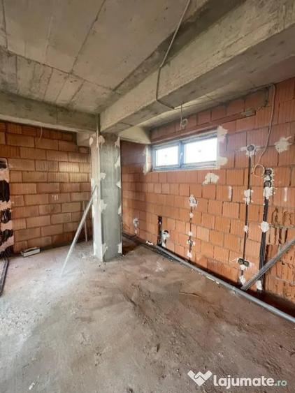 Apartament cu 2 camere semidecomandat în Independenței