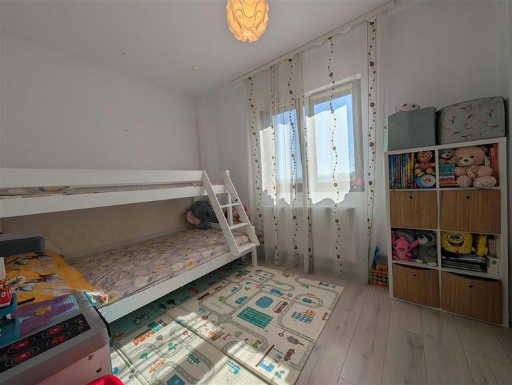 Apartament cu 3 camere decomandat în Cug