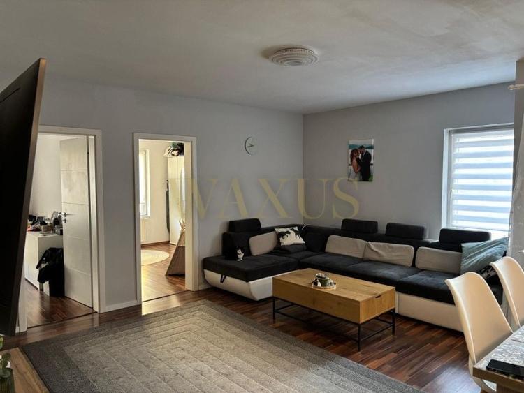 Apartament cu 3 camere semidecomandat, mobilat în Florești