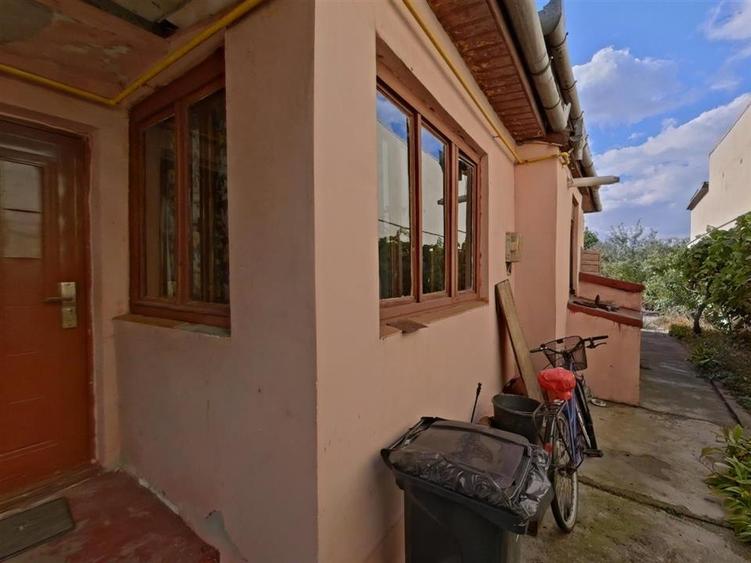 Casă individuală cu 3 camere cu Canalizare în Pârneava