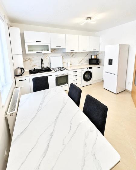 Apartament cu 2 camere decomandat în Vitrometan