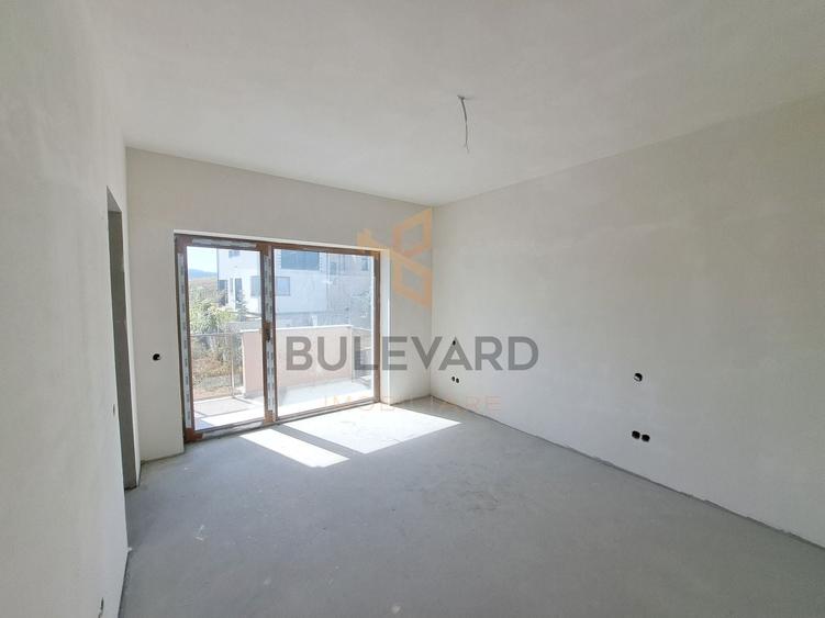 Duplex cu 4 camere cu Canalizare în Florești