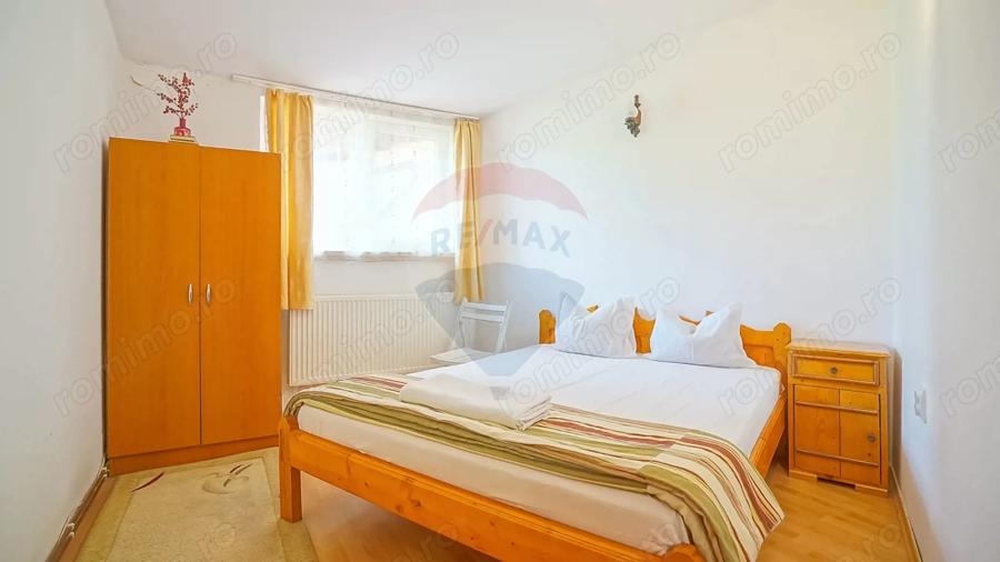 Casă cu 11 camere cu Teren 712 Mp în Fundata