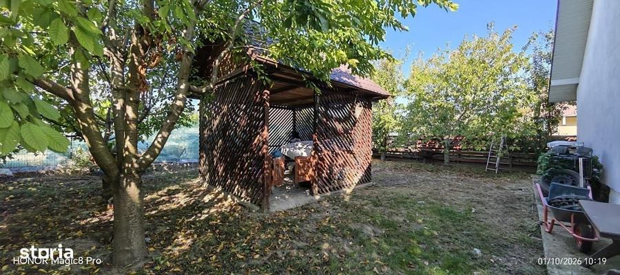 Casă cu 3 camere decomandat în Cristești
