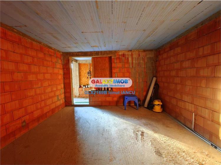 Casă cu 10 camere cu Teren 560 Mp în Clinceni