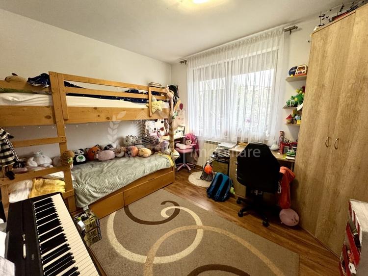 Apartament cu 3 camere semidecomandat, mobilat în Borhanci