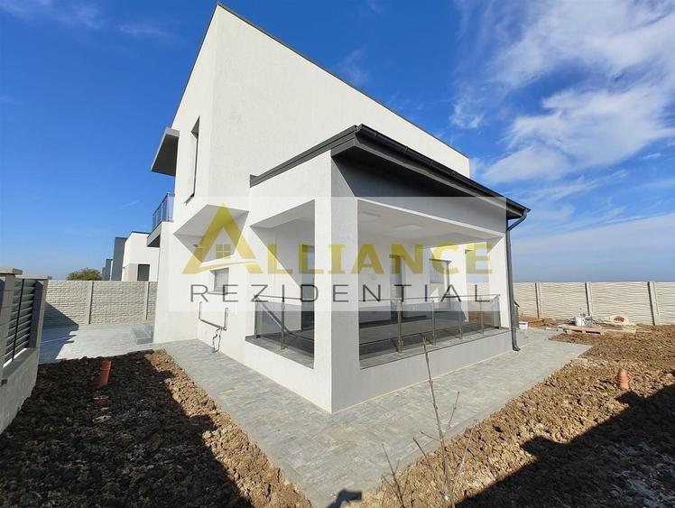 Casă individuală cu 4 camere decomandat cu Canalizare în Berceni
