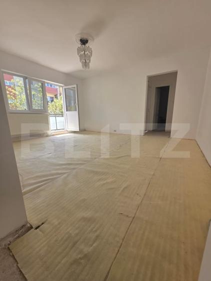 Apartament cu 3 camere semidecomandat în Câmpia Turzii