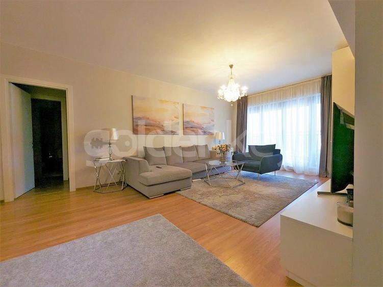 Apartament cu 3 camere semidecomandat, mobilat în Iancu Nicolae