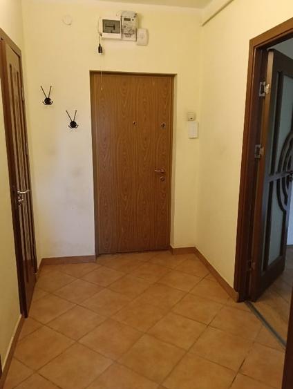 Apartament cu 4 camere semidecomandat, mobilat în Piața Unirii