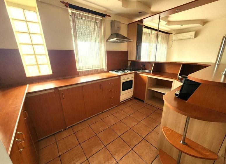 Apartament cu 3 camere semidecomandat în Dacia