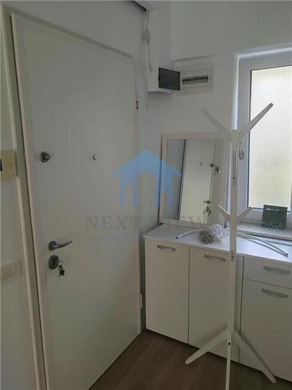 Apartament cu 3 camere decomandat în Gruia
