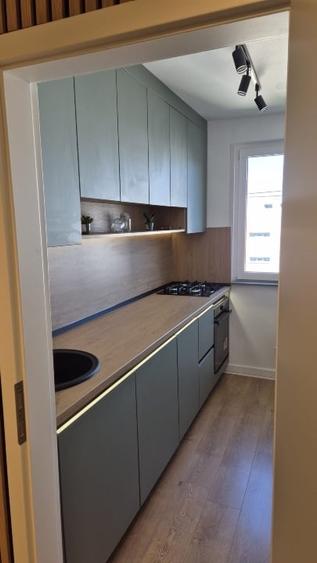 Apartament cu 3 camere semidecomandat, mobilat în Colentina