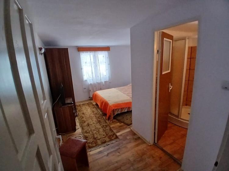 Casă cu 4 camere în Cârăști