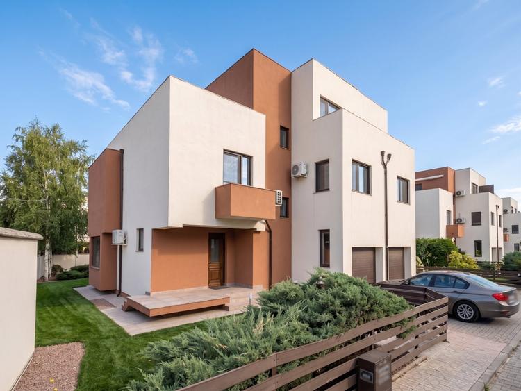 Duplex cu 5 camere cu Canalizare în Otopeni