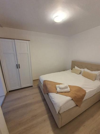 Apartament cu 2 camere semidecomandat, mobilat în Girocului