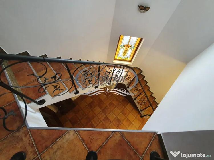 Casă cu 5 camere cu Teren 350 Mp în Central