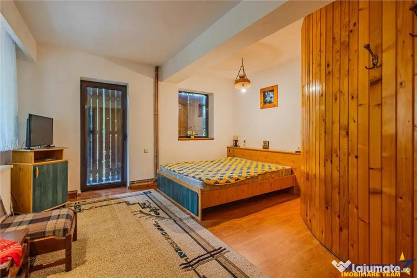 Casă cu 7 camere cu Teren 800 Mp în Predeluț