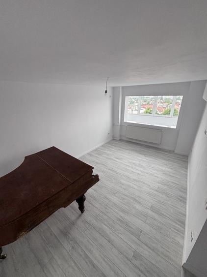 Apartament cu 3 camere decomandat în Titulescu