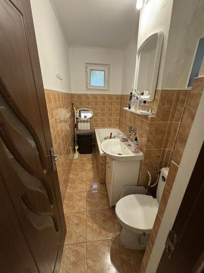 Apartament cu 3 camere semidecomandat în Sud