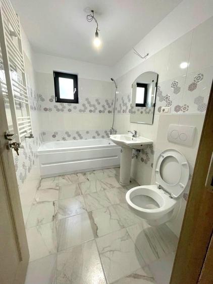 Casă individuală cu 6 camere cu Teren 150 Mp în Tei