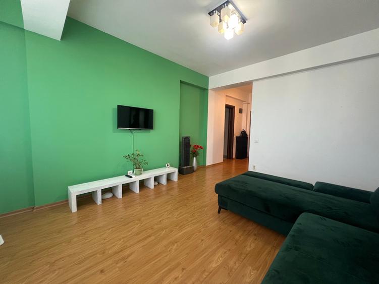Apartament cu 3 camere semidecomandat în Giurgiului