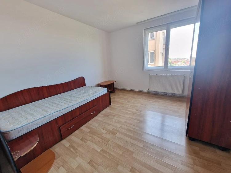 Apartament cu 3 camere decomandat în Exterior Vest
