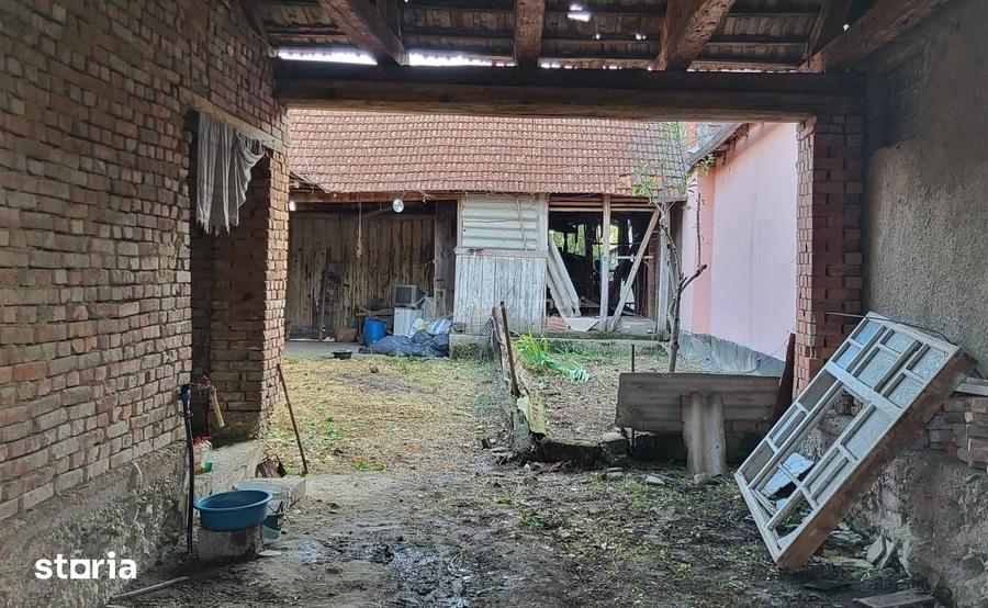 Casă cu 6 camere cu Teren 1129 Mp în Berliște