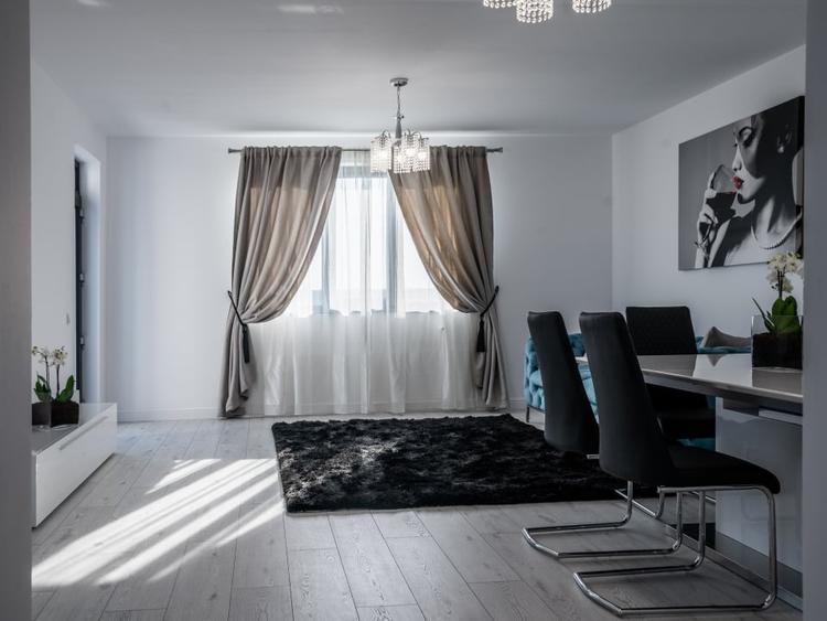 Duplex cu 4 camere cu Canalizare în Domnești