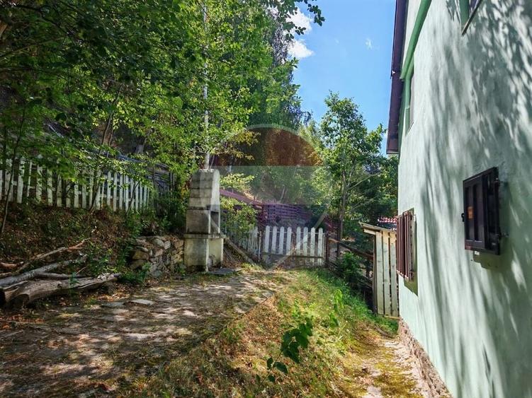 Casă individuală cu 4 camere cu Teren 930 Mp în Valea Ierii