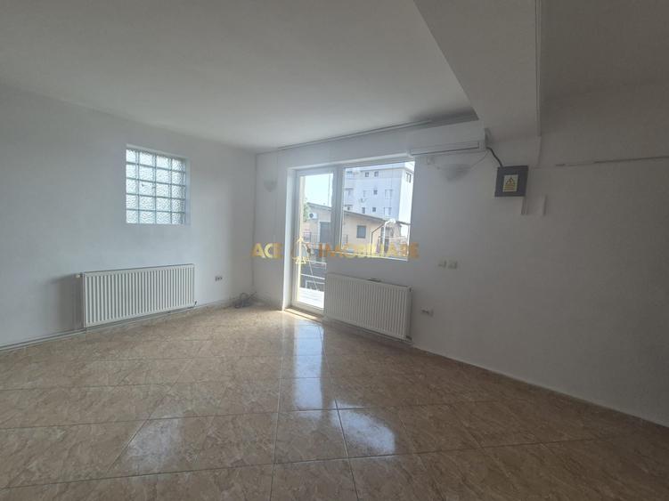 Apartament cu 3 camere decomandat, mobilat în Vitan