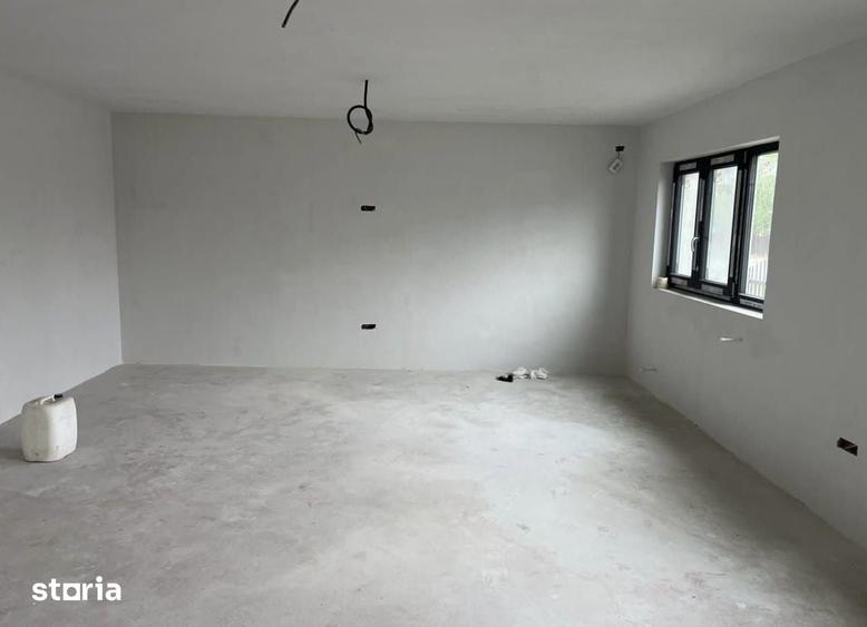 Casă cu 5 camere cu Teren 1000 Mp în Berteștii de Jos