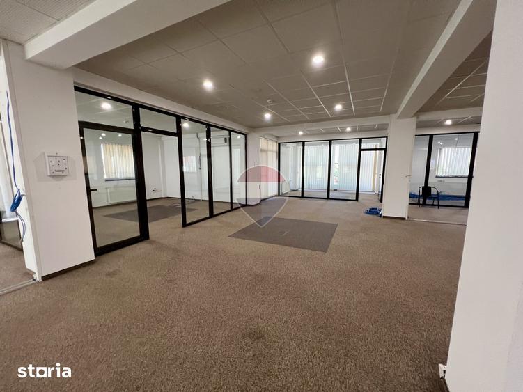 Spațiu comercial, de 350 mp, în Central